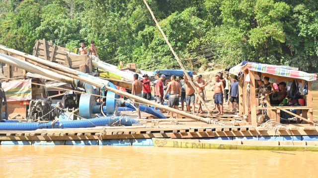 Gubernur Sumbar, Mahyeldi Ansharullah bersama jajarannya turun lansung ke Lokasi PETI di Sijunjung.(Foto Adpim Sumbar).