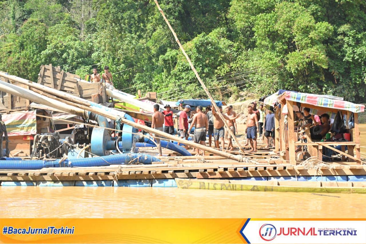 Gubernur Sumbar, Mahyeldi Ansharullah bersama jajarannya turun lansung ke Lokasi PETI di Sijunjung.(Foto Adpim Sumbar).