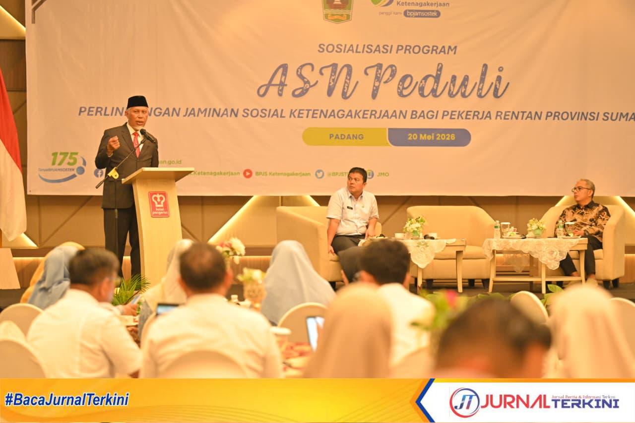 Gubernur Sumbar, Mahyeldi Ansharullah saat melaunching Program ASN Peduli Perlindungan Jaminan Sosial Ketenagakerjaan. (Foto Adpim Sumbar).