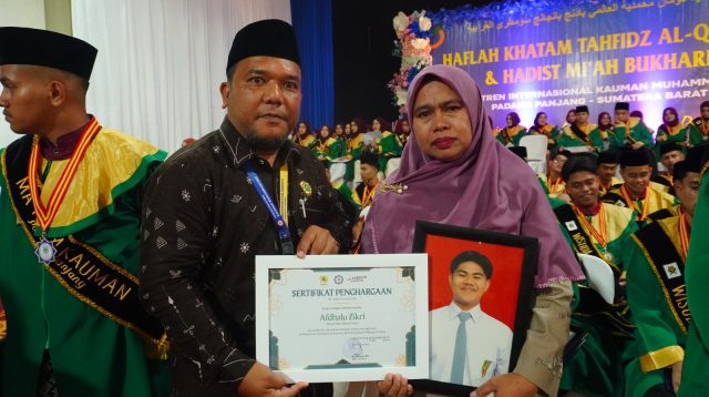 Ayahanda Almarhum Afdhalu Zikri (Santri Kauman Padang Panjang). (Foto Humas Kauman Padang Panjang).