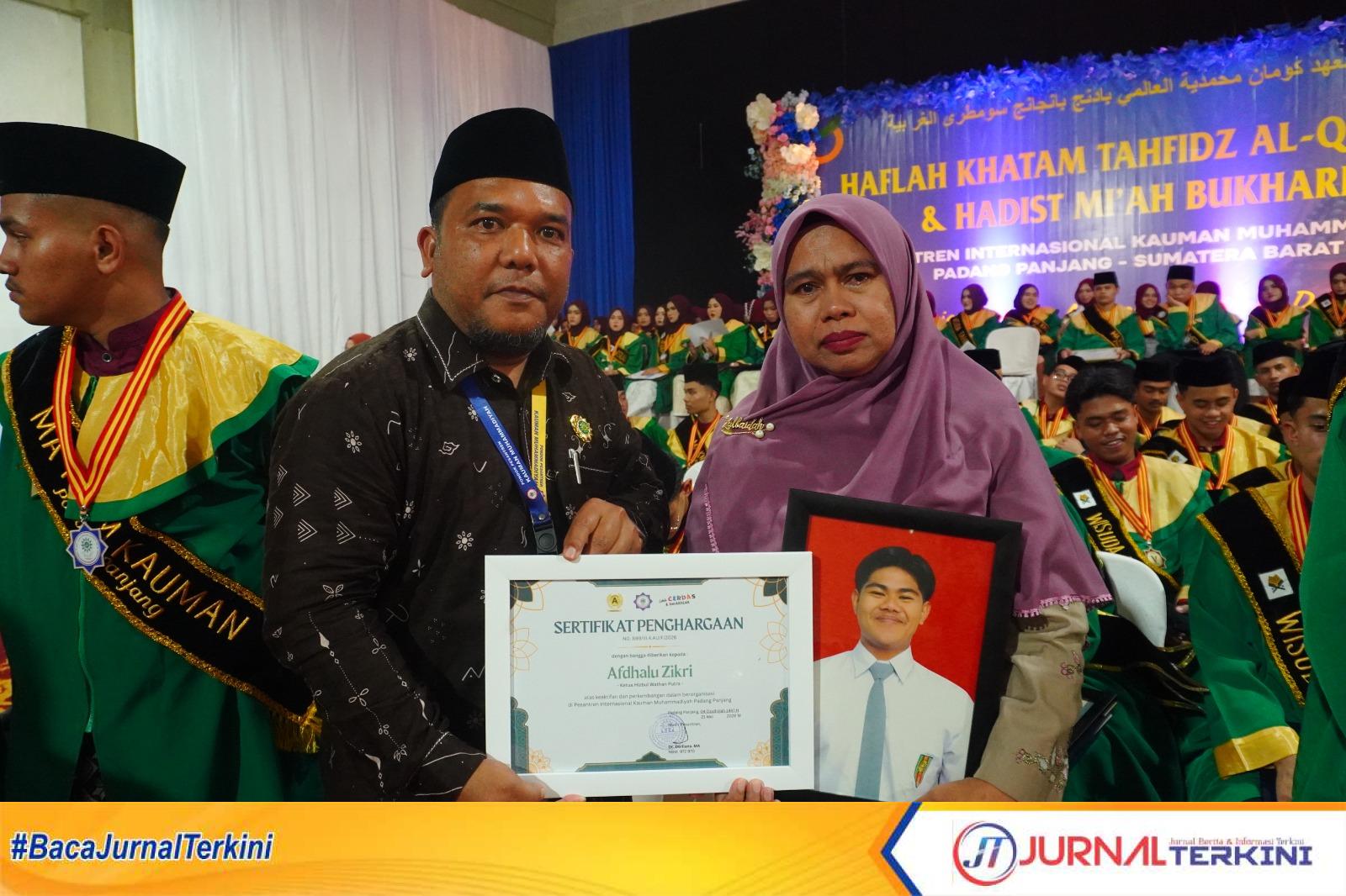 Ayahanda Almarhum Afdhalu Zikri (Santri Kauman Padang Panjang). (Foto Humas Kauman Padang Panjang).