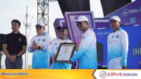 Menteri Pendidikan Dasar dan Menengah RI, Abdul Mu'ti menyerahkan penghargaan MURI kepada Bupati Pamekasan, Kholilurrahman pada puncak Hardiknas 2026 di Pamekasan. Menteri Pendidikan Dasar dan Menengah RI, Abdul Mu'ti menyerahkan penghargaan MURI kepada Bupati Pamekasan, Kholilurrahman pada puncak Hardiknas 2026 di Pamekasan.