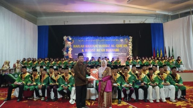 Haflah Khatam Tahfidz Al Qur'an dan Hadist Mi'ah Bukhari. (Foto Humas Kauman).