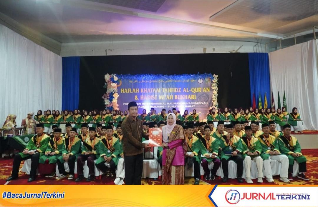 Haflah Khatam Tahfidz Al Qur'an dan Hadist Mi'ah Bukhari. (Foto Humas Kauman).