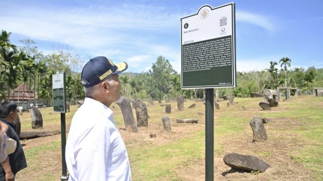 Gubernur Sumbar, Mahyeldi Ansharullah saat kunjungi situs Menhir, Bawah Parit, Kab Lima Puluh Kota. (Foto Adpim Sumbar).