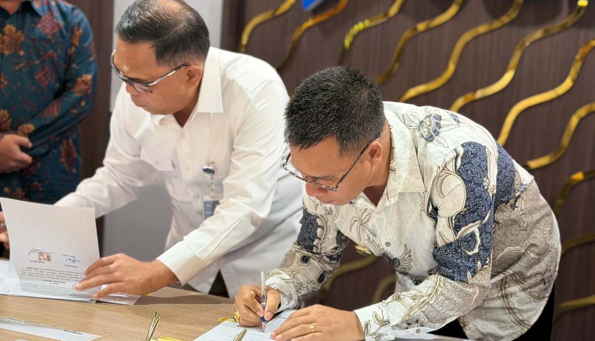 bupati anambas teken naskah hibah gudang bulog