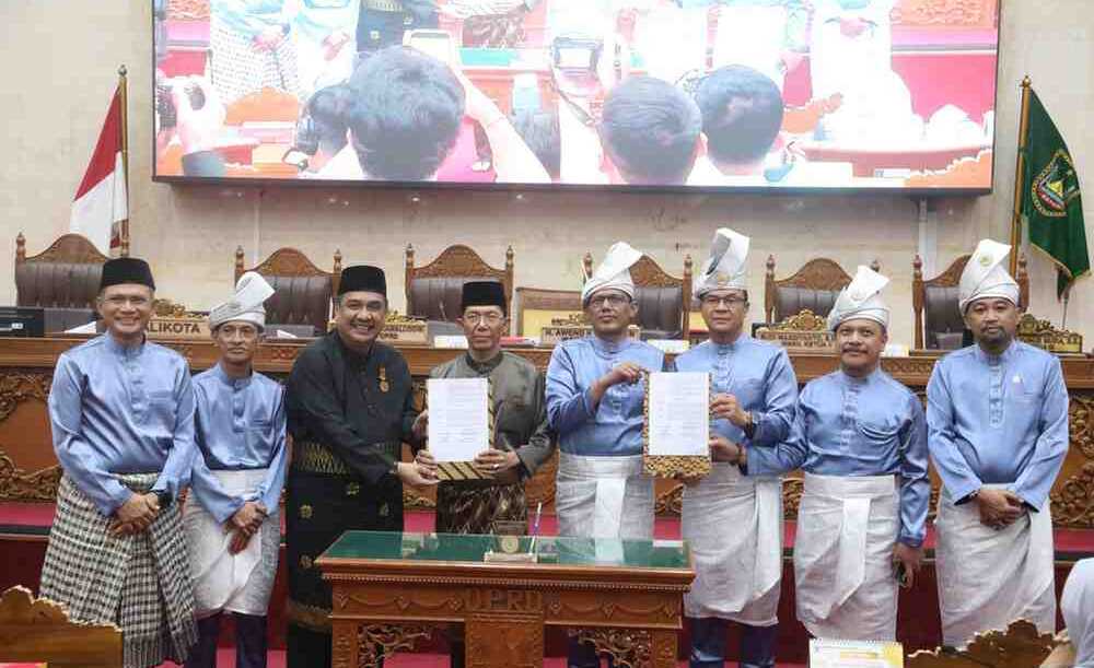 dprd Batam sahkan perda lembaga adat melayu DPRD Kota Batam mengesahkan perda lembaga adat melayu