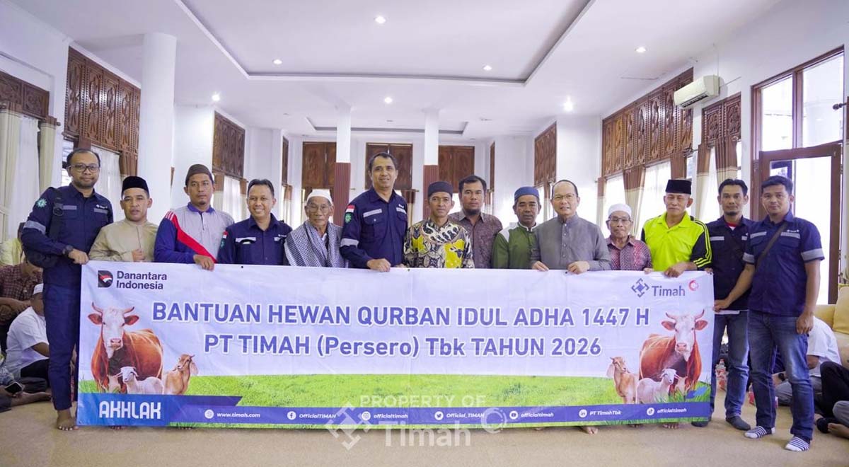 PT Timah menyerahkan hewan kurban di Bangka Tengah
