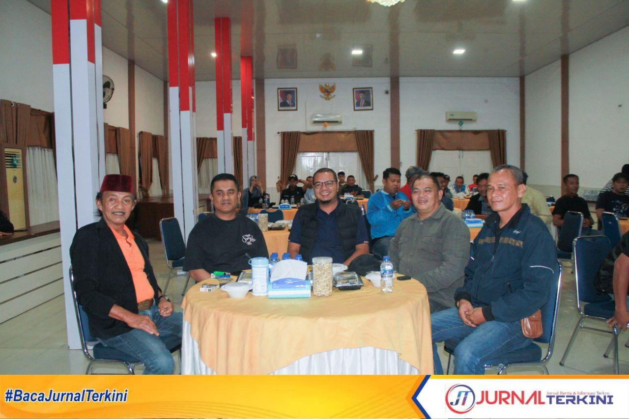 Ket Foto: Ketua DPRD kabupaten Indragiri Hilir Iwan Taruna menghadiri undangan nobar Piala dunia di Mapolres Inhil