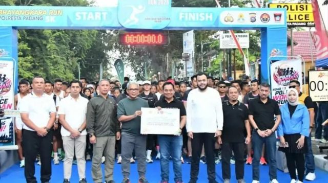 Kegiatan Bhayangkara Run Polresta Padang 2026. (Foto: Prokopim Padang).
