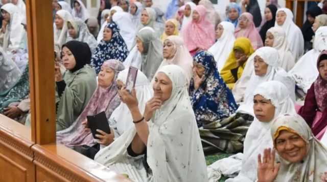 Kegiatan Subuh Mubarakah di Komp Dangau Teduh, Kec Lubek, Kota Padang. (Foto: Prokopim Padang).