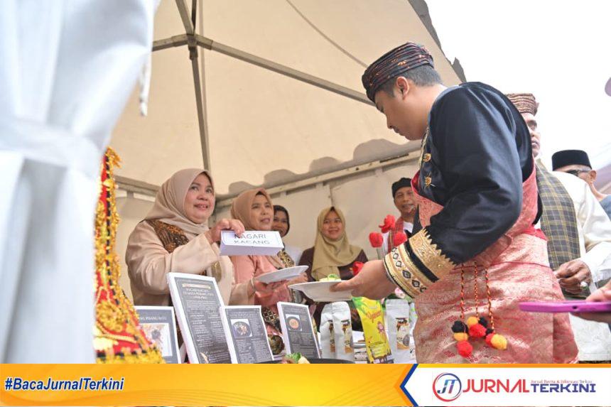 Wagub Vasko: Pawai Budaya Jadi Modal Sosial Bangun Kabupaten Solok. (Foto Adpim Sumbar).