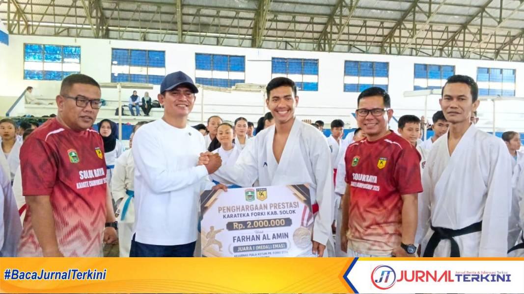 Bupati Solok Tinjau Latihan Gabungan FORKI Sambut PORPROV 2026. (Foto Kominfo Kab Solok).