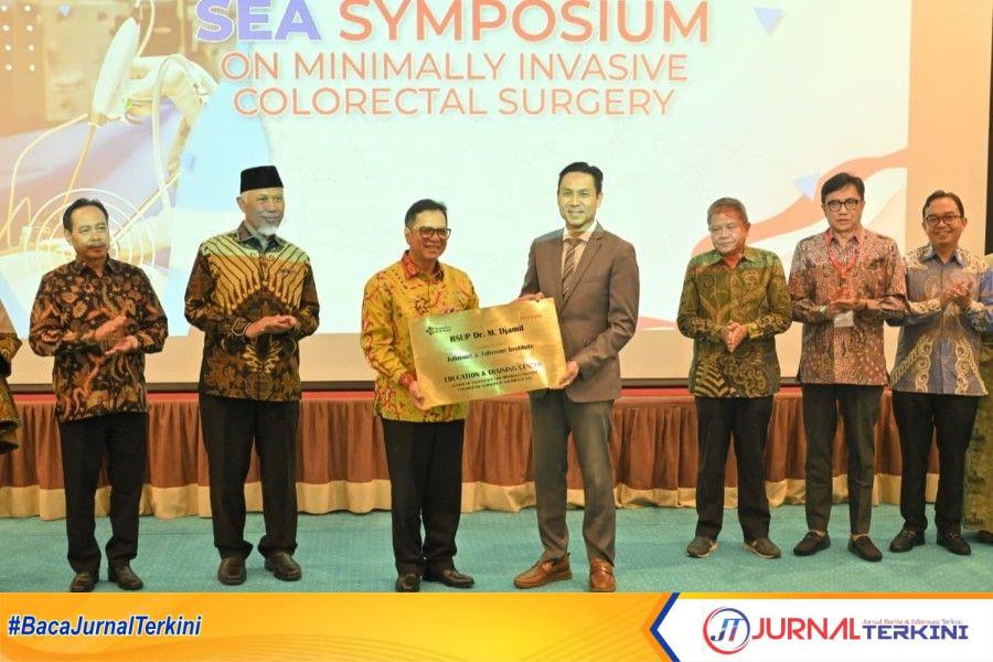 Kegiatan ASEAN Center of Excellence Program and Symposium Minimal Invasive Colorectal Surgery (Foto Adpim Sumbar)