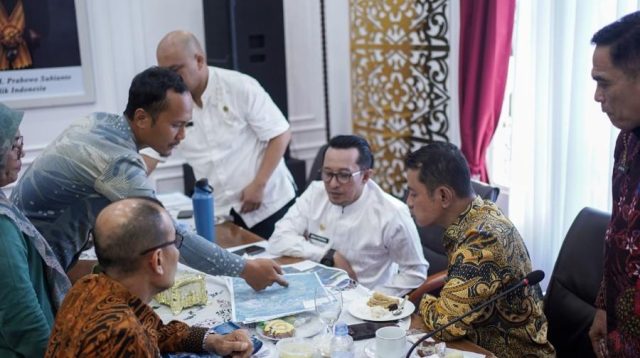 Pertemuan Bupati Solok dan Bupati Tanah Datar. (Foto Kominfo Kab Solok).