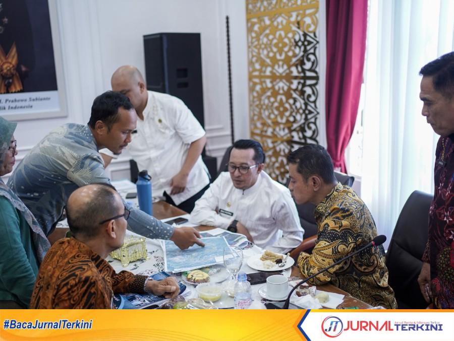 Pertemuan Bupati Solok dan Bupati Tanah Datar. (Foto Kominfo Kab Solok).