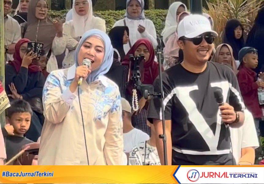 Wagub Sumbar, Vasco Ruseimy, saat kegiatan Festival Kuliner Tradisional di Kawasan Jam Gadang, Bukittinggi. (Foto Adpim Sumbar).
