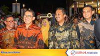 Wagub Sumbar, Vasco Ruseimy bersama Menteri Kebudayaan RI, Fadli Zon pada kegiatan 100 Tahun Jam Gadang, Bukittinggi. (Foto Adpim Sumbar).