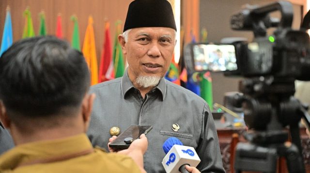 Gubernur Sumbar, Mahyeldi Ansharullah dalam rapat paripurna DPRD Sumbar. (Foto Adpim Sumbar).