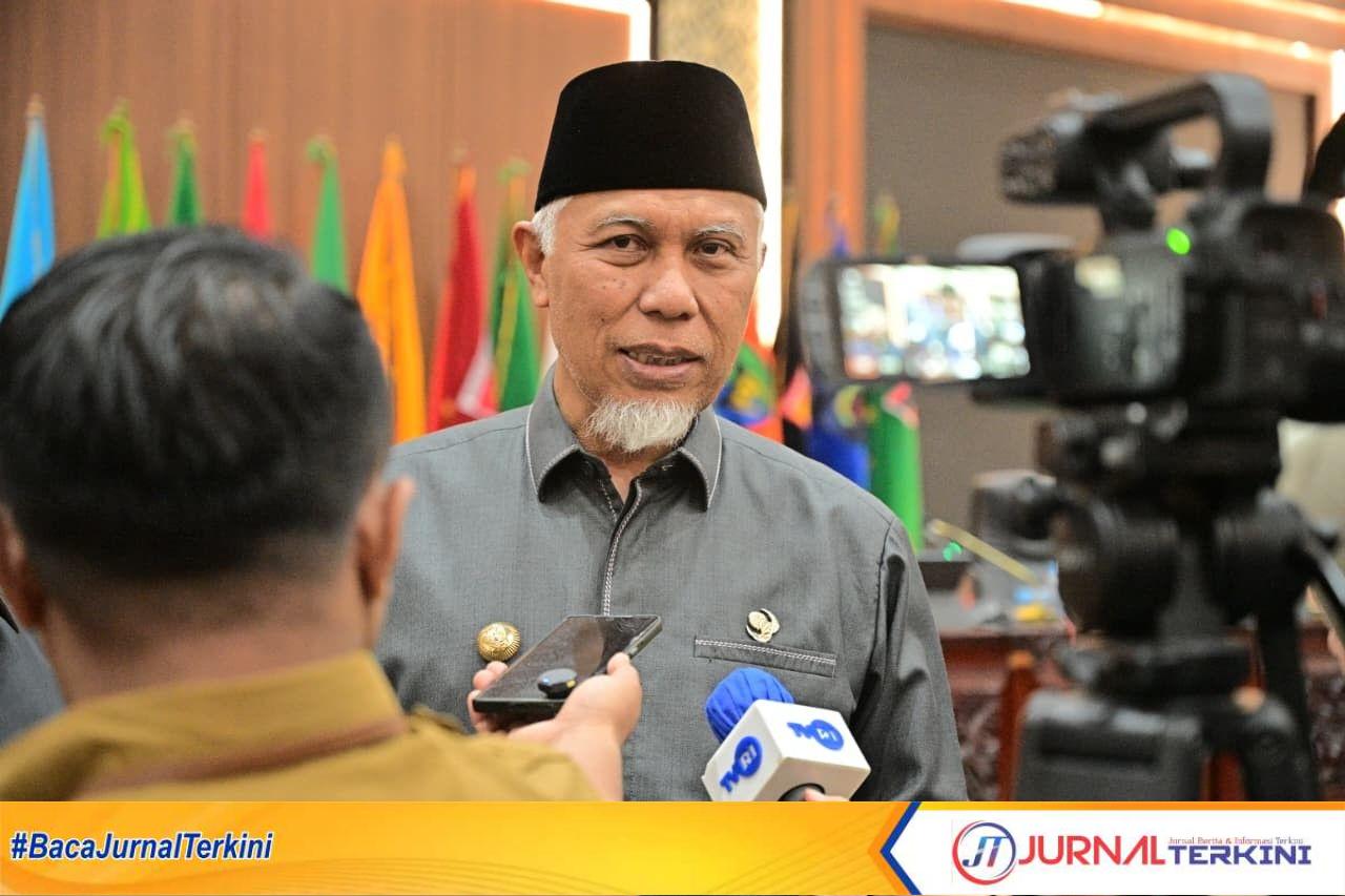 Gubernur Sumbar, Mahyeldi Ansharullah dalam rapat paripurna DPRD Sumbar. (Foto Adpim Sumbar).