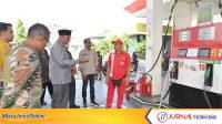 Gubernur Sumbar, Mahyeldi Ansharullah bersama jajarannya saat sidak SPBU di Kab Tanah Datar. (Foto Adpim Sumbar).