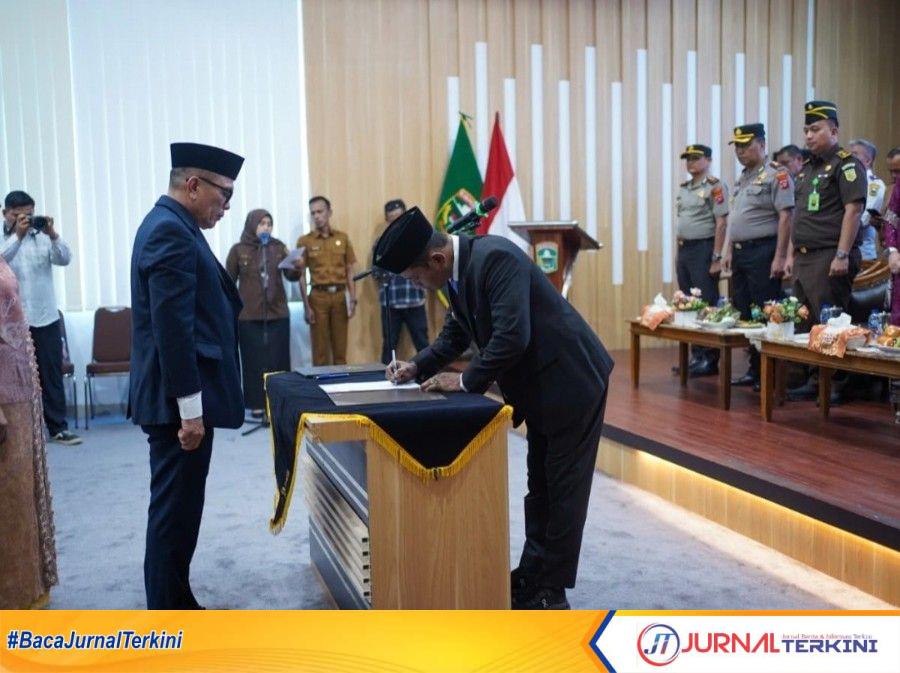 Pelantikan dan Pengambilan Sumpah Jabatan Penjabat Sekda Kab Solok. (Foto Kominfo Kab Solok).