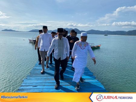 Kunjungan dai nasional ternama Ustadz H. Das’ad Latif ke Pulau Jemaja menjadi momen bersejarah bagi masyarakat Kabupaten Kepulauan Anambas.FOTO:FENDI