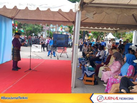 Bupati Aneng bersama prokopimda menyambut kedatangan para wisatawan kapal pesiar MV Odyssey beserta rombongan di Kepulauan Anambas.FOTO:FENDI