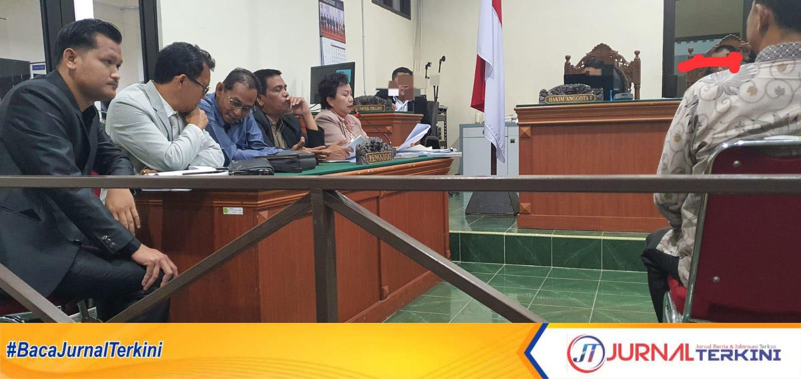 Sidang lanjutan gugatan Muhammad Zen di PTUN Tanjungpinang dengan menghadirkan dua saksi dari penggugat.FOTO:LINDA