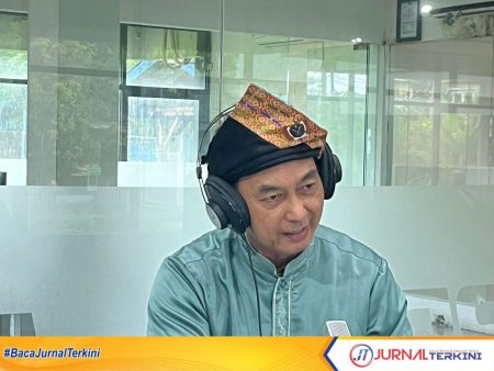 Syahzinan, selaku perwakilan P2KKA membuat surat terbuka kepada Pemkab Kepulauan Anambas.FOTO:FENDI