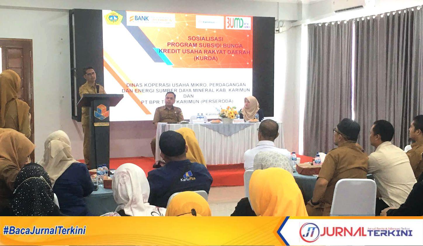 Bupati Karimun Iskandarsyah saat membuka sosialisasi program subsidi bunga KURDA yang disalurkan oleh BPR Tuah Karimun dengan kuota Rp2,5 miliar yang dihadiri Direktur BPR Tuah Karimun Siska Naritasari.FOTO: ISTIMEWA