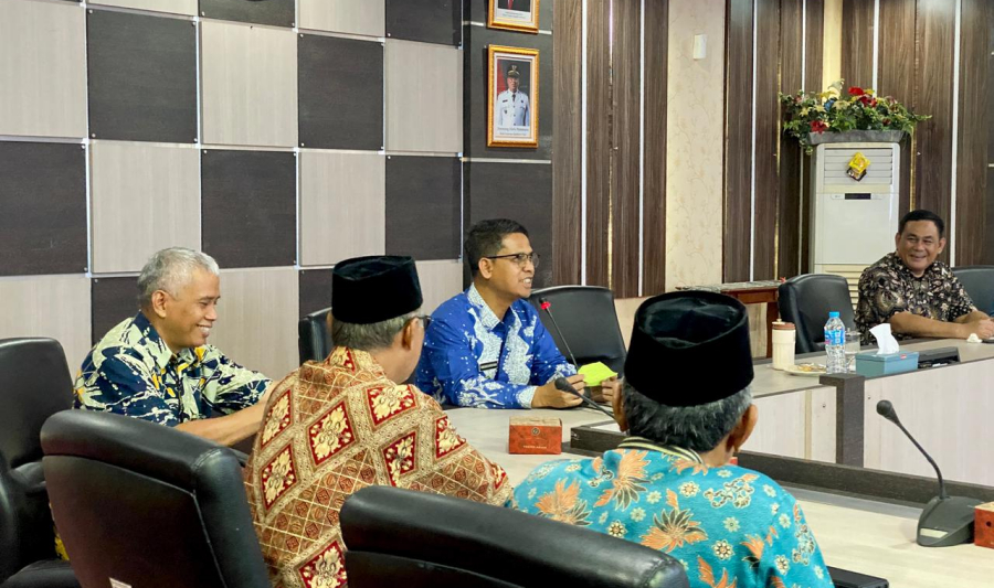 Sosialisasi BPJS Ketenagakerjaan dan penyerahan santunan kematian dan kartu kepesertaan guru keagamaan di Karimun