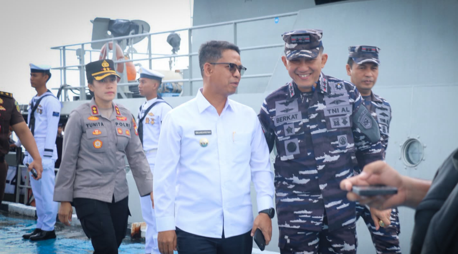 Bupati Karimun Iskandarsyah dan Dankodaeral IV