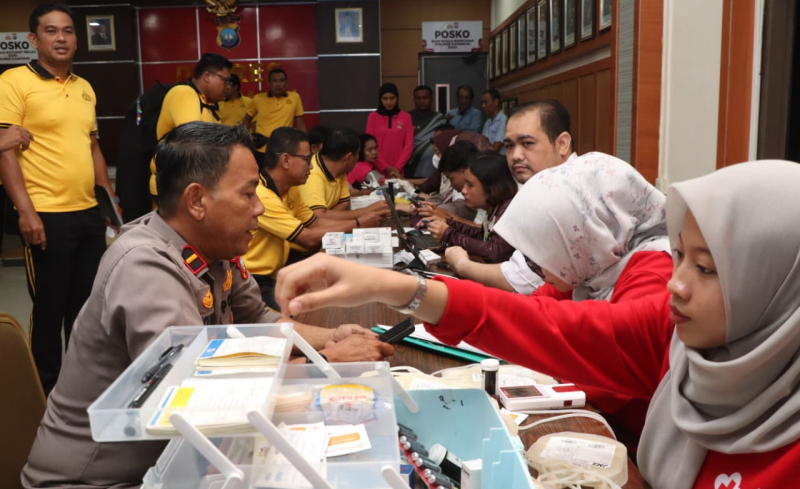 Polres Karimun donor darah hut Bhayangkara ke-80