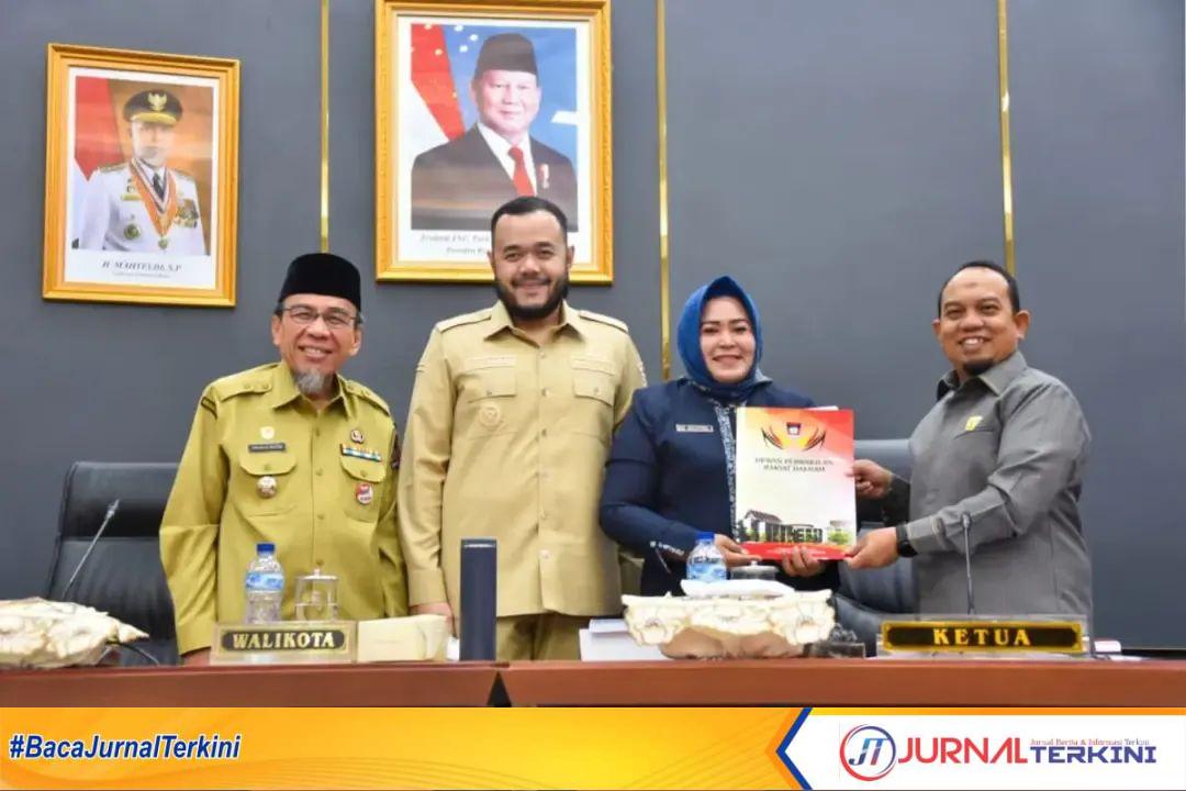 Rapat Paripurna DPRD Kota Padang. (Foto Prokopim Padang).