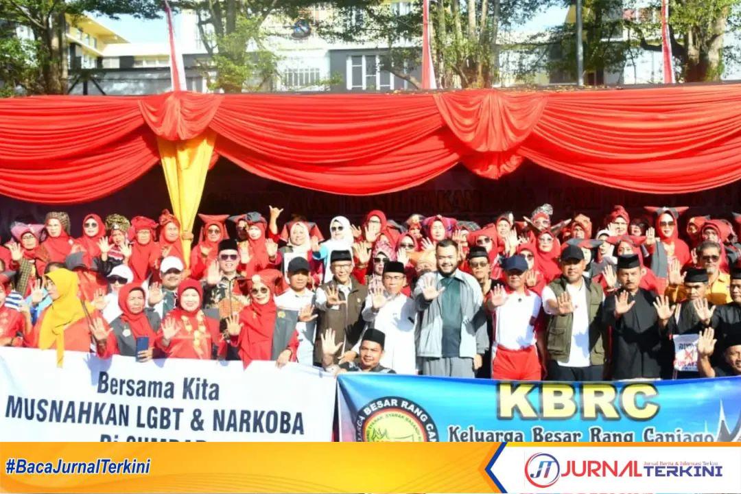 Wali Kota Padang, Fadly Amran saat Foto bersama. (Foto Prokopim Padang)
