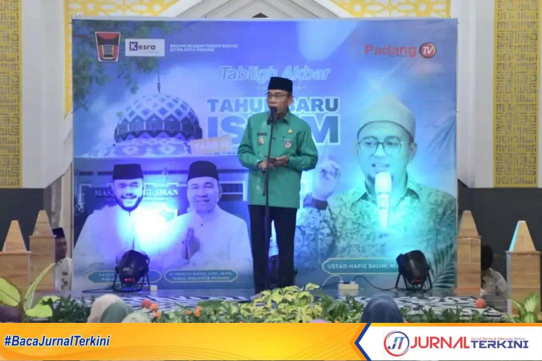 Wali Kota Padang Maigus Nasir saat sambutan dalam acara Tabligh Akbar 1448 H. (Foto Prokopim Padang)