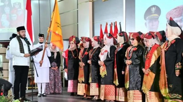 Pengukuhkan Pengurus Bundo Kanduang IKTD Sumbar masa bakti 2026–2031. (Foto Prokopim Padang).