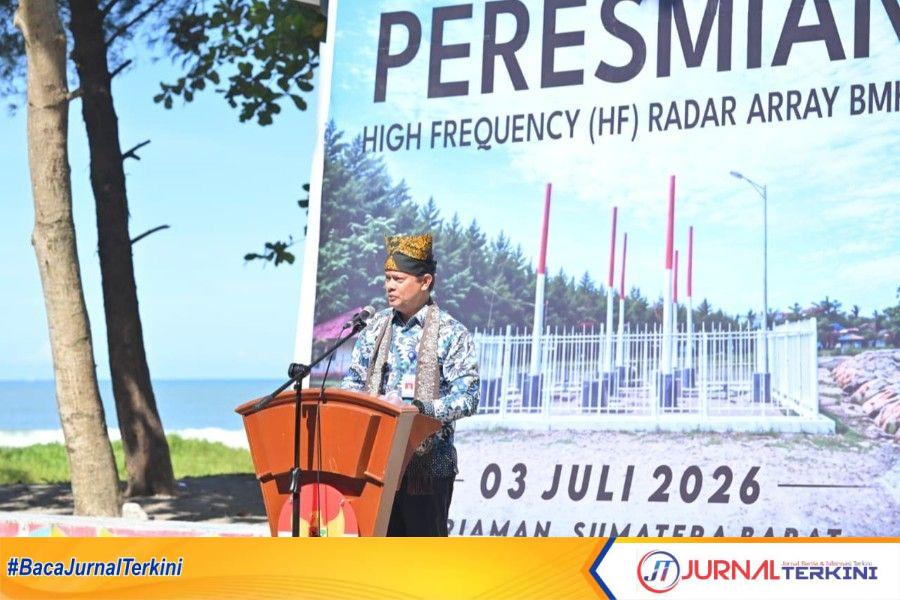 Gubernur Sumbar, Mahyeldi Ansharullah saat peresmikan pengoperasian High Frequency Radar milik BMKG. (Foto Adpim Sumbar).