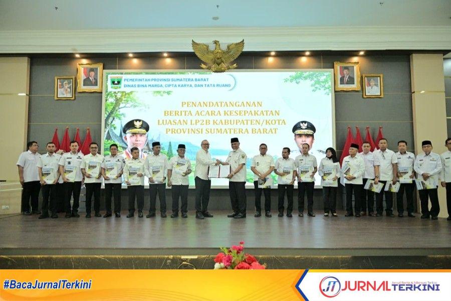 Sumbar Jadi Provinsi Pertama Tuntaskan Kesepakatan LP2B, Luas Lahan Terlindungi Capai 166 Ribu Hektare (Foto. Adpim Sumbar)