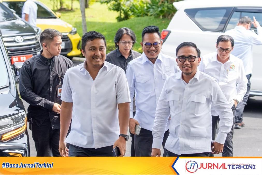 Wagub Sumbar, Vasco Ruseimy saat bersama Wamendagri (Foto. Adpim Sumbar)