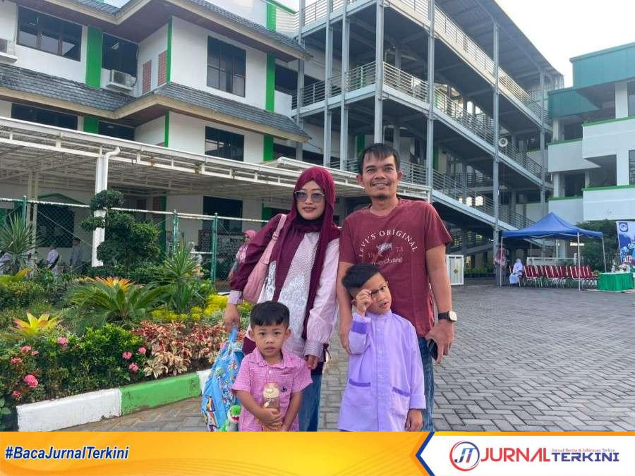 Kegiatan Ayah Antar Anak pada Hari Pertama Sekolah (Foto. Adpim Sumbar)