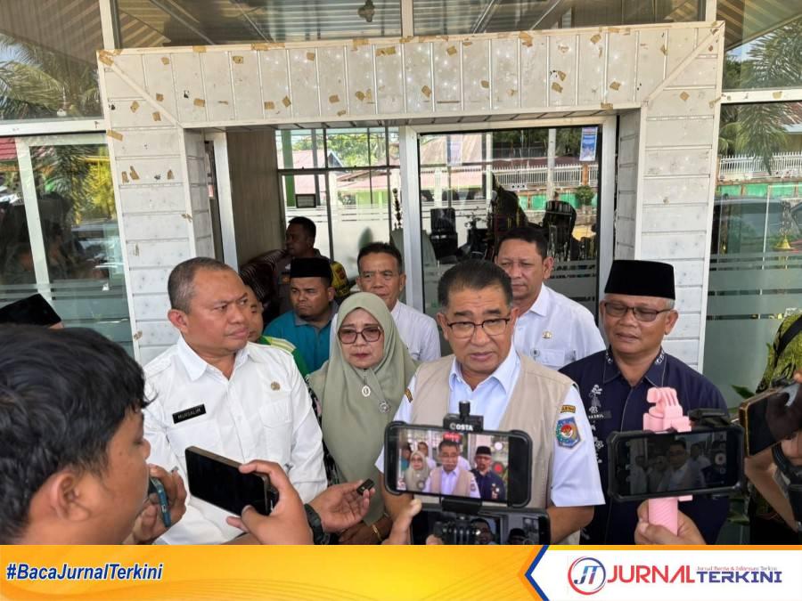 Direktur Jenderal Politik dan Pemerintahan Umum Kemendagri, Prof. HC. Dr. Drs. Akmal Malik, M.Si saat mengunjungi MAN 3 Padang. (Foto. Adpim Sumbar)