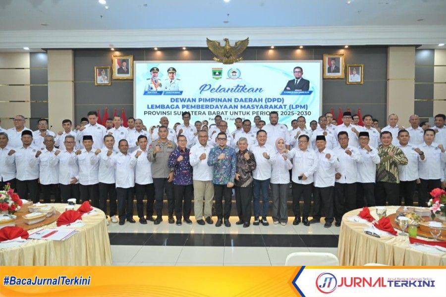 Pelantikan DPD LPM Sumbar. (Foto. Adpim Sumbar)