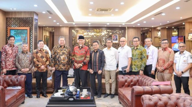 Rapat Monitoring dan Evaluasi Percepatan Rehabilitasi dan Rekonstruksi Pascabencana di Sumbar (Foto. Adpim Sumbar).