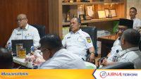 IMG-20260724-WA0015 Ket Foto: Bupati Inhil H Herman saat memimpin Rapat (KB DBH) Tahun Anggaran 2027 di Ruang Rapat Kepala Bapperida