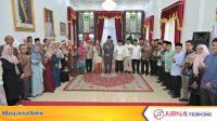 IMG-20260724-WA0029 Penyerahan hibah buku Yayasan Satu Pena kepada perguruan tinggi se-Sumbar. (Foto Adpim Sumbar).