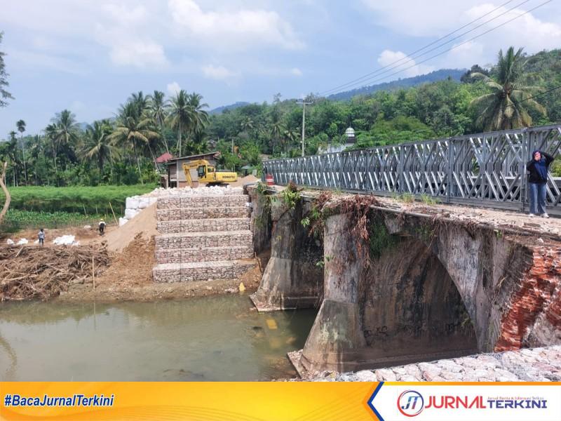 Jembatan Bailey penghubung vital Sitangkai–Tanjung Ampalu. (Foto Adpim Sumbar).