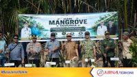 IMG-20260729-WA0002 Ket Foto: Bupati Inhil H Herman bersama unsur Forkopimda saat menanam pohon Mangrove