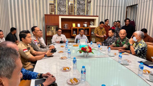 Bupati Karimun Iskandarsyah rapat koordinasi membahas tindak pidana perdagangan orang